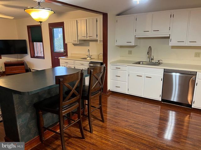 1989 FOREST LN, Allentown, PA 18103