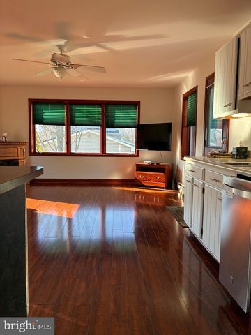 1989 FOREST LN, Allentown, PA 18103