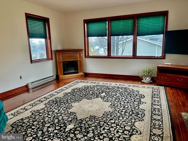 1989 FOREST LN, Allentown, PA 18103