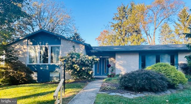 1989 FOREST LN, Allentown, PA 18103