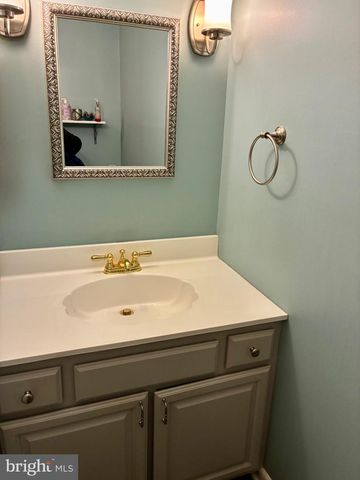 1989 FOREST LN, Allentown, PA 18103