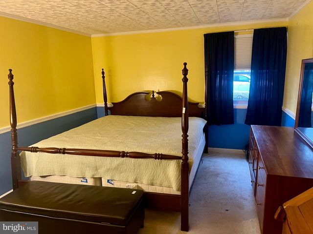 1989 FOREST LN, Allentown, PA 18103