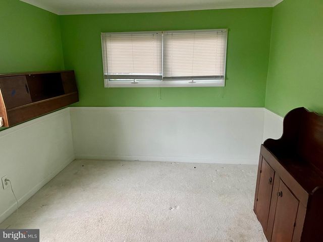 1989 FOREST LN, Allentown, PA 18103