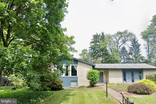 1989 FOREST LN, Allentown, PA 18103