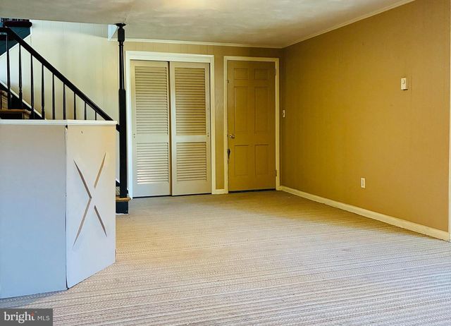 1989 FOREST LN, Allentown, PA 18103