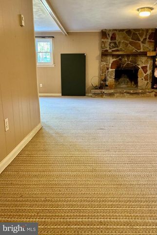 1989 FOREST LN, Allentown, PA 18103