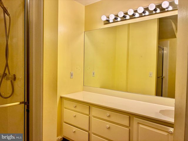 1989 FOREST LN, Allentown, PA 18103