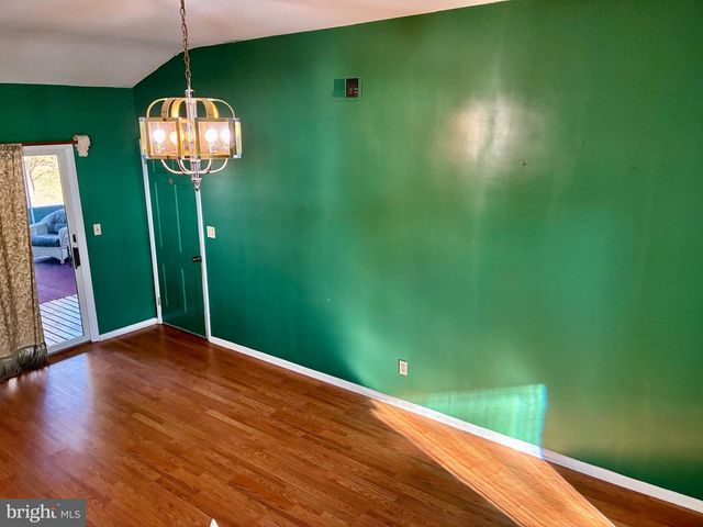 1989 FOREST LN, Allentown, PA 18103