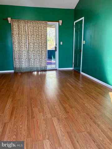 1989 FOREST LN, Allentown, PA 18103