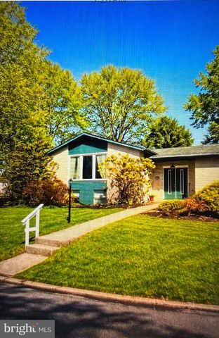 1989 FOREST LN, Allentown, PA 18103