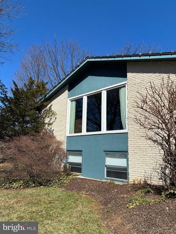 1989 FOREST LN, Allentown, PA 18103