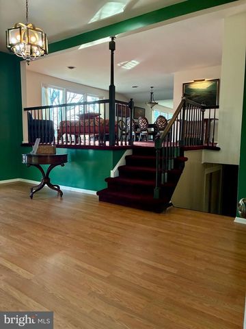 1989 FOREST LN, Allentown, PA 18103