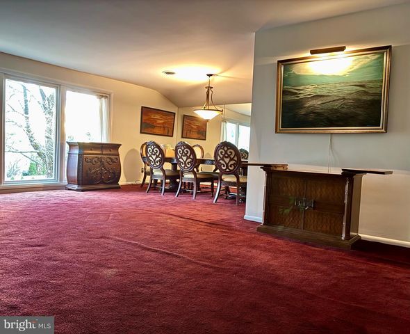 1989 FOREST LN, Allentown, PA 18103