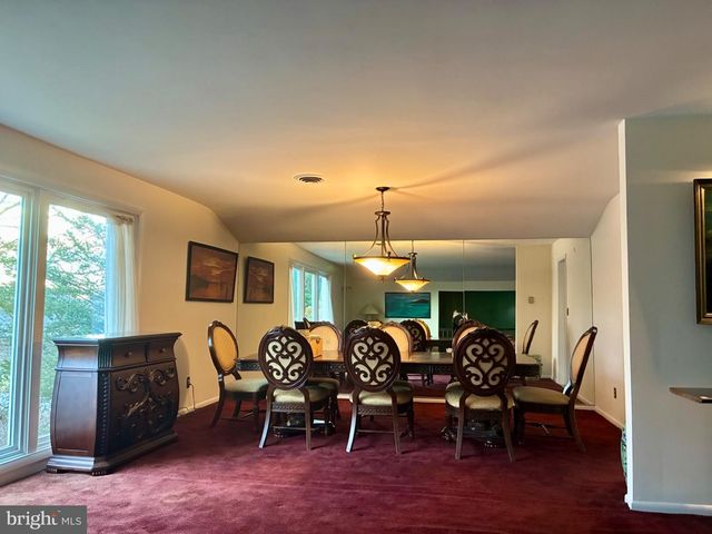 1989 FOREST LN, Allentown, PA 18103