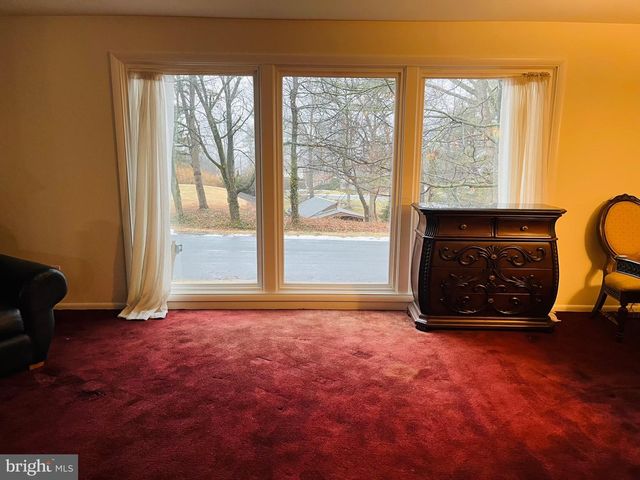 1989 FOREST LN, Allentown, PA 18103