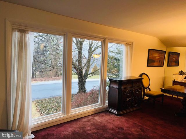 1989 FOREST LN, Allentown, PA 18103