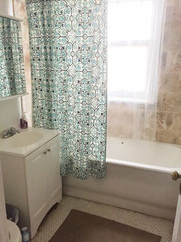 1125 Davis Street H-1, Evanston, IL 60201