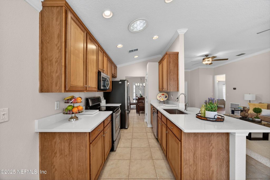 9133 SWEET TREE Trail, Jacksonville, FL 32256