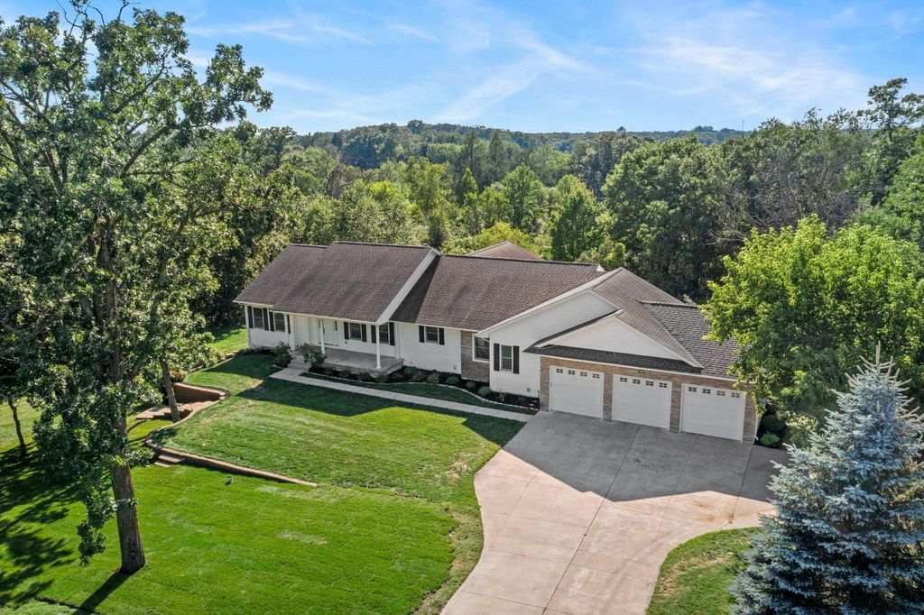 20430 Cottonwood Street NW, Oak Grove, MN 55011