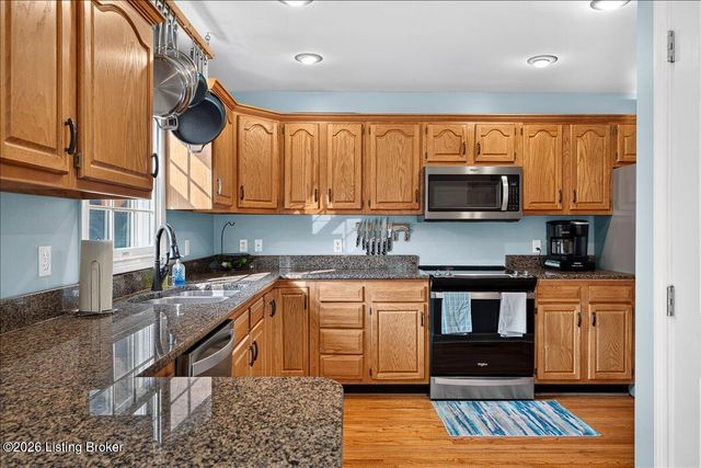 2410 Eastwood Cir, Crestwood, KY 40014