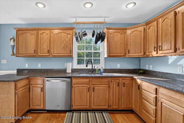 2410 Eastwood Cir, Crestwood, KY 40014