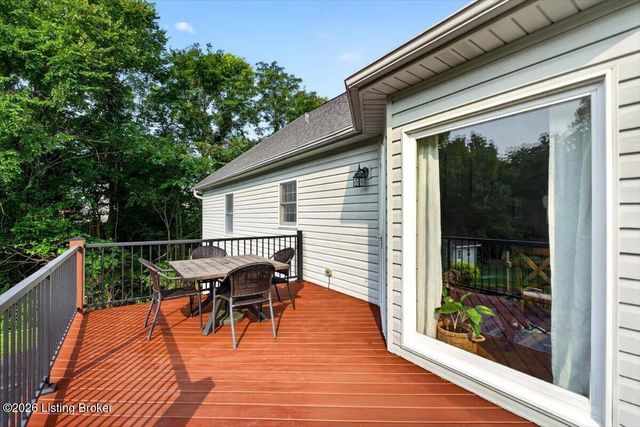 2410 Eastwood Cir, Crestwood, KY 40014