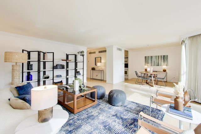 1310 N Ritchie Court 7B, Chicago, IL 60610