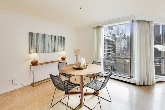 1310 N Ritchie Court 7B, Chicago, IL 60610