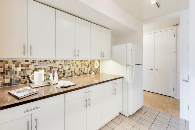 1310 N Ritchie Court 7B, Chicago, IL 60610