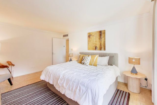 1310 N Ritchie Court 7B, Chicago, IL 60610