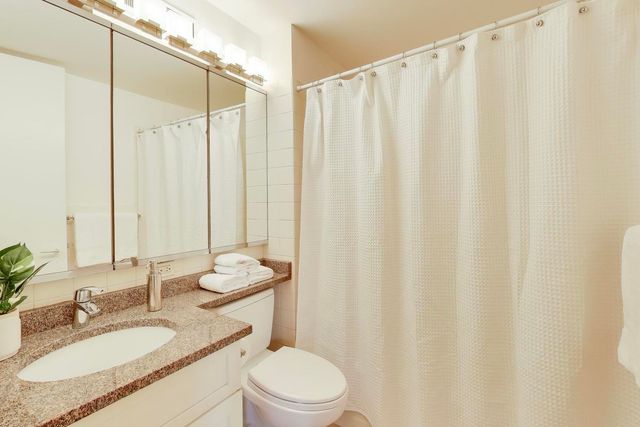 1310 N Ritchie Court 7B, Chicago, IL 60610