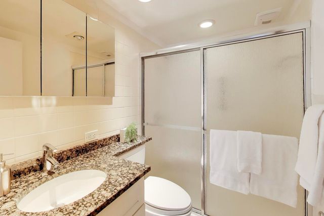 1310 N Ritchie Court 7B, Chicago, IL 60610