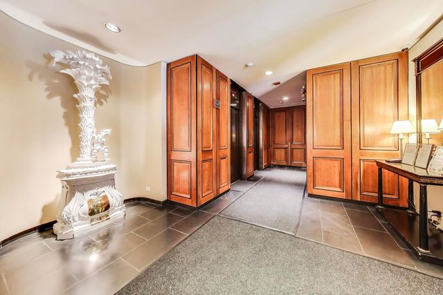 1310 N Ritchie Court 7B, Chicago, IL 60610