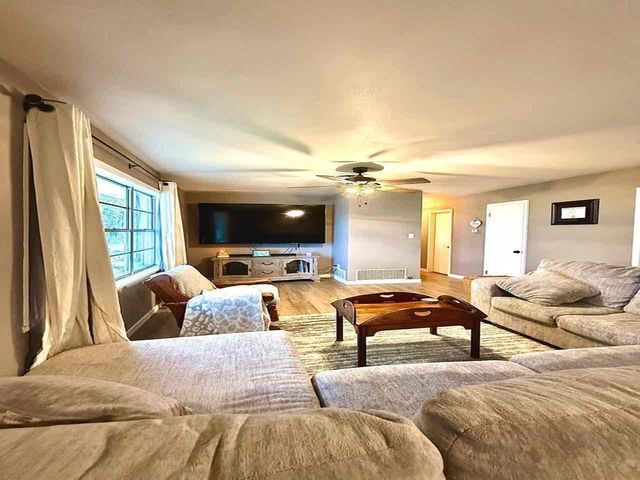 200 Arden Street, Bowie, TX 76230