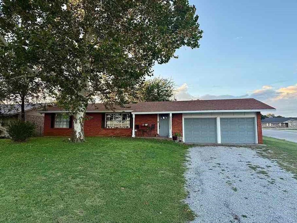 200 Arden Street, Bowie, TX 76230