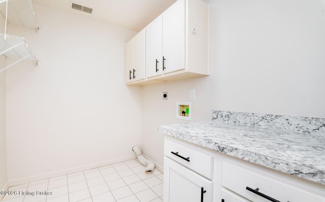 3102 Springstead Cir, Louisville, KY 40241