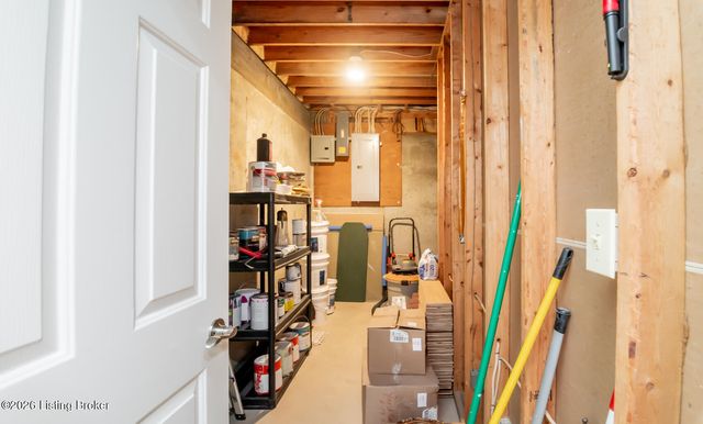 3102 Springstead Cir, Louisville, KY 40241