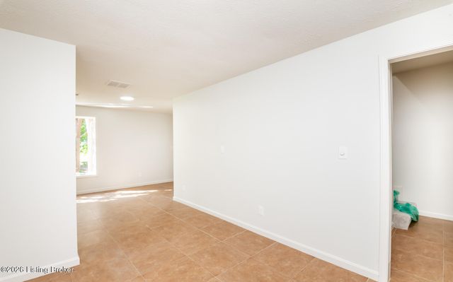 3102 Springstead Cir, Louisville, KY 40241