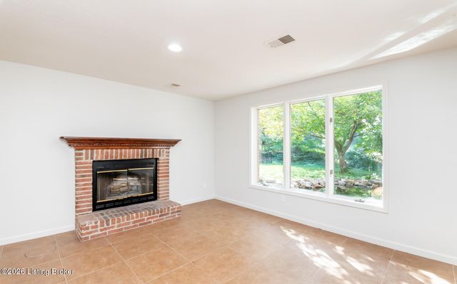 3102 Springstead Cir, Louisville, KY 40241