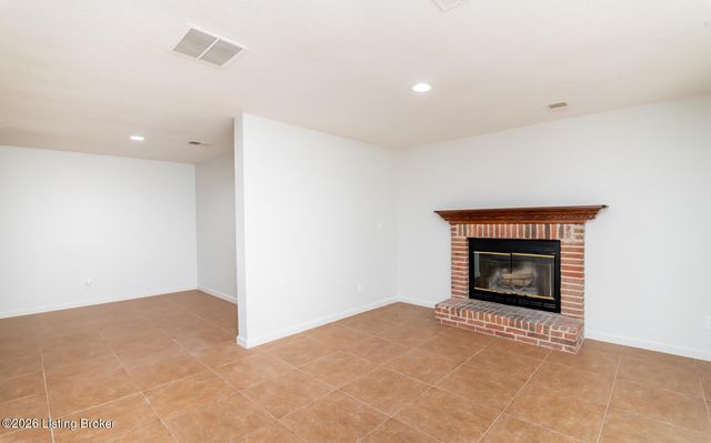3102 Springstead Cir, Louisville, KY 40241