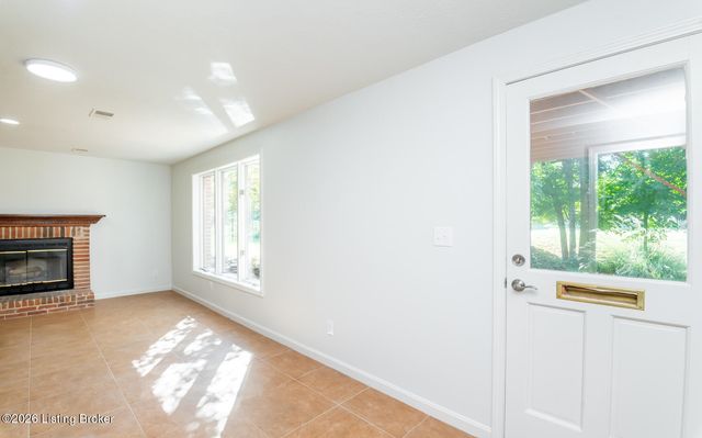3102 Springstead Cir, Louisville, KY 40241