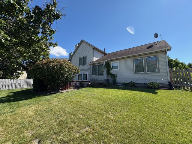 325 Meadow Lakes Boulevard, Aurora, IL 60504