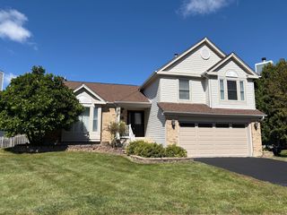 325 Meadow Lakes Boulevard, Aurora, IL 60504