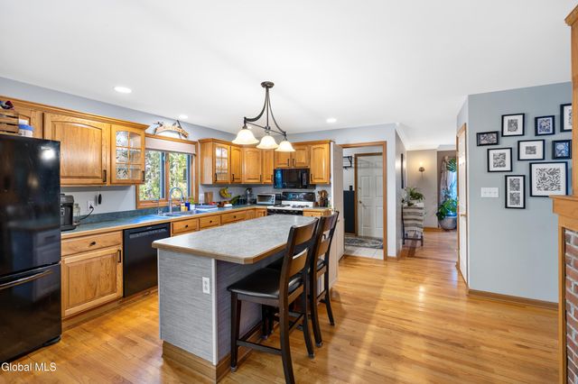 28 Bog Meadow Run, Saratoga Springs, NY 12866