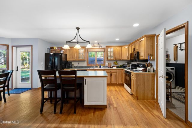 28 Bog Meadow Run, Saratoga Springs, NY 12866