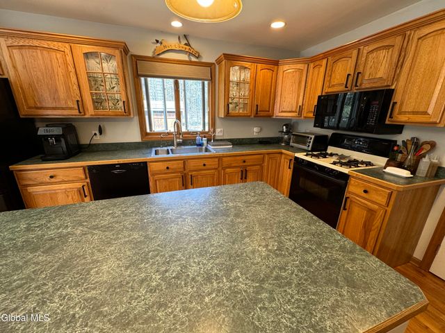 28 Bog Meadow Run, Saratoga Springs, NY 12866