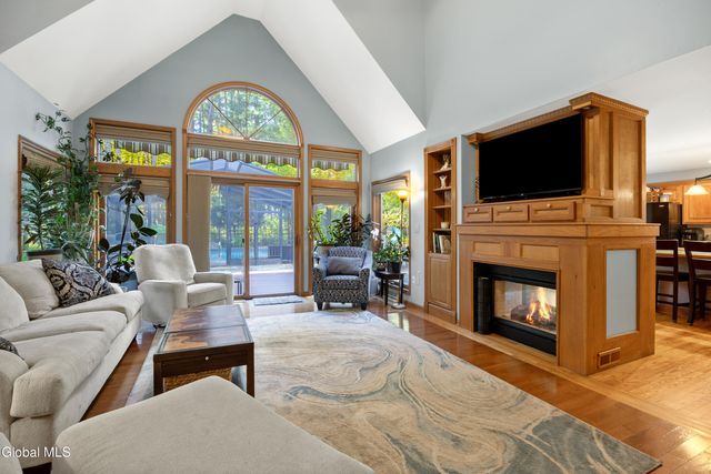 28 Bog Meadow Run, Saratoga Springs, NY 12866