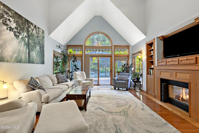 28 Bog Meadow Run, Saratoga Springs, NY 12866