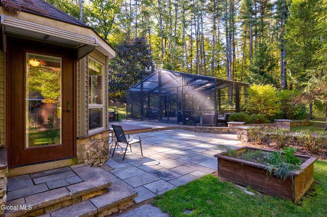 28 Bog Meadow Run, Saratoga Springs, NY 12866