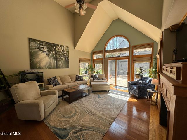 28 Bog Meadow Run, Saratoga Springs, NY 12866